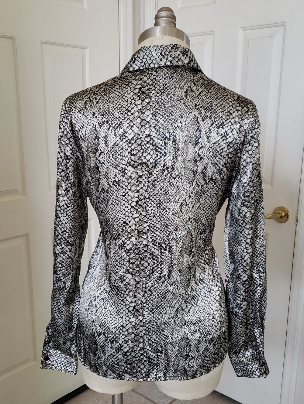 Vintage Notations Silky Snake Print Button Down Blouse Grey White Petite Small - Picture 4 of 15